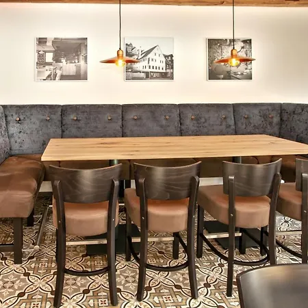 Rose Bistro & Gaestezimmer אלטנשטיג