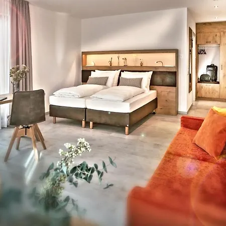 Rose Bistro & Gaestezimmer 홈스테이 알텐스테이그