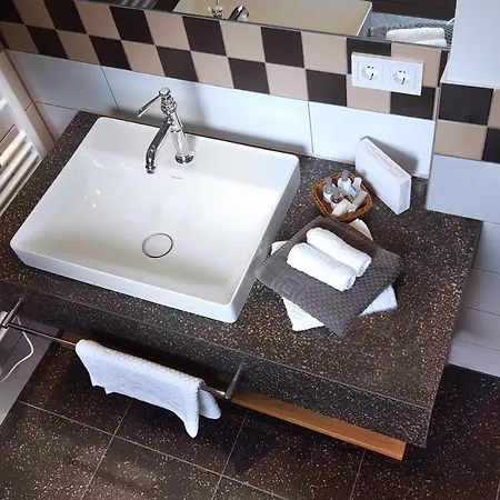 Homestay Rose Bistro & Gaestezimmer Altensteig